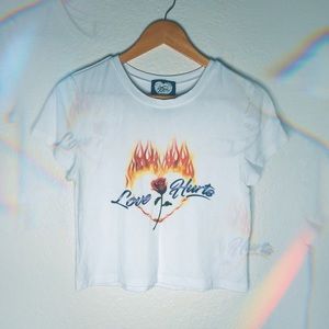 🔥”LOVE HURTS” WHITE TEE🔥
